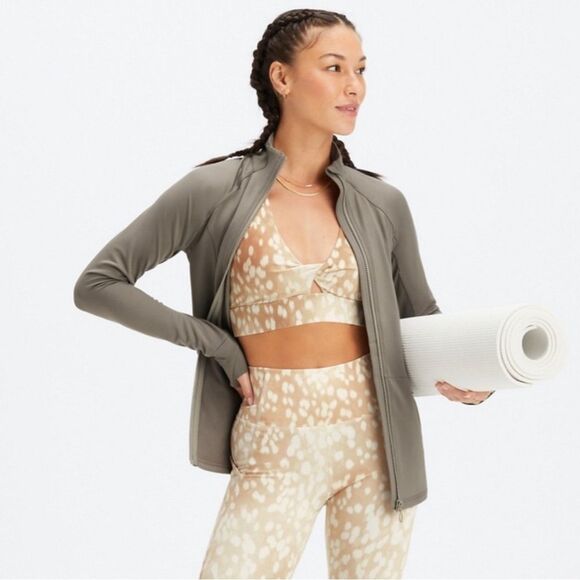 FABLETICS Oasis Twist Bra in Spotted Doe Small Sports Bra - Picture 1 of 6